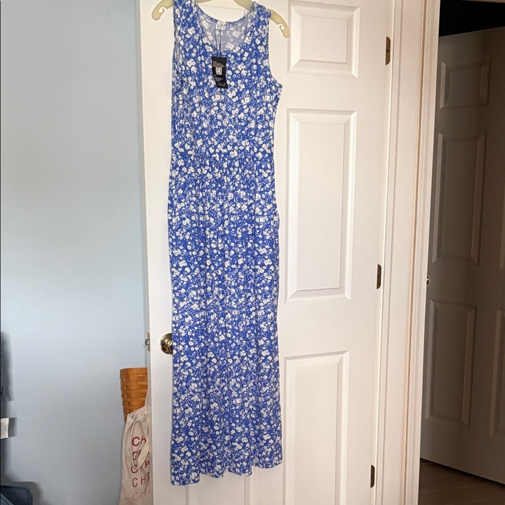 Amazon Blue and White Floral Sleeveless Maxi Dress